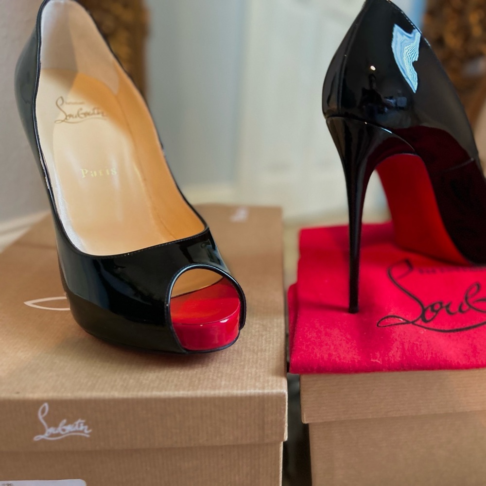 AUTHENTIC NEW NEVER WORN CHRISTIAN LOUBOUTIN Very Privé 120 Peep-Toe Heels